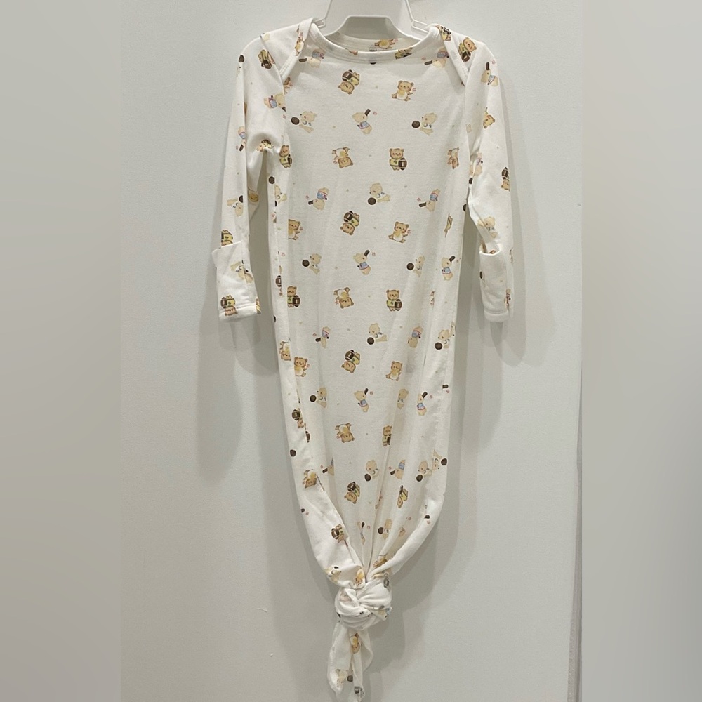 🔴STARTING OUT BABY BOYS SPORTS KNOTTED GOWN🔴